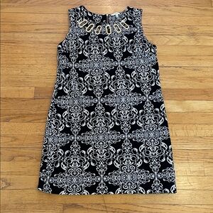 Haani Black and White Sleeveless Patterned Shift Dress with Gold Accent